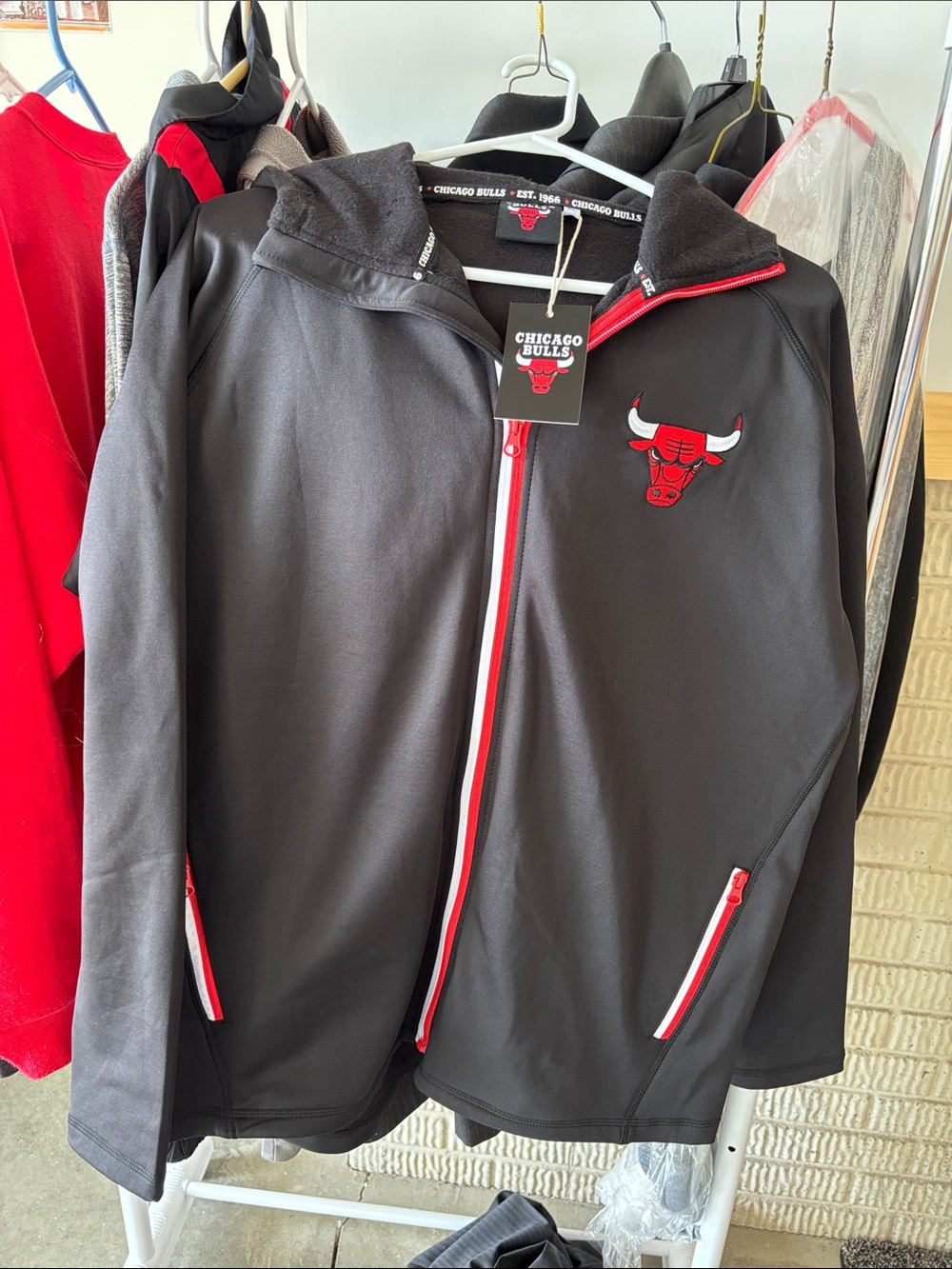 Chicago Bulls Men's Black Lightweight Zip-Up Jacket